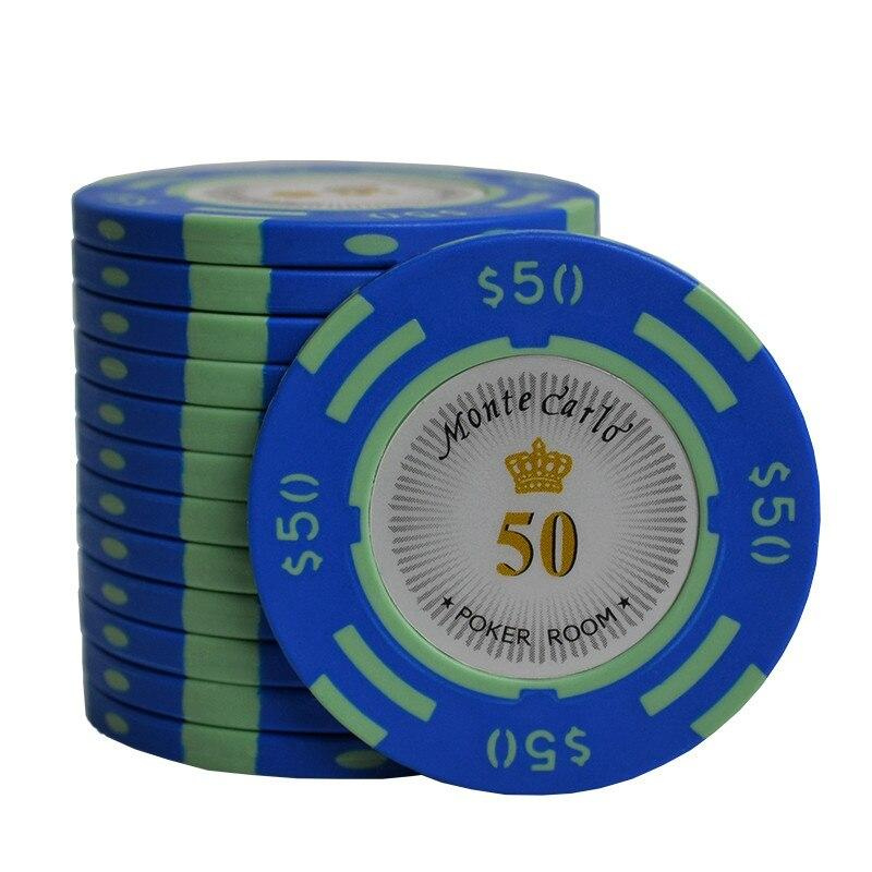 Une pile de jeton de poker monte carlo bleu de valeur 50.