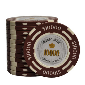 Une pile de jeton de poker monte carlo marron de valeur 10000.