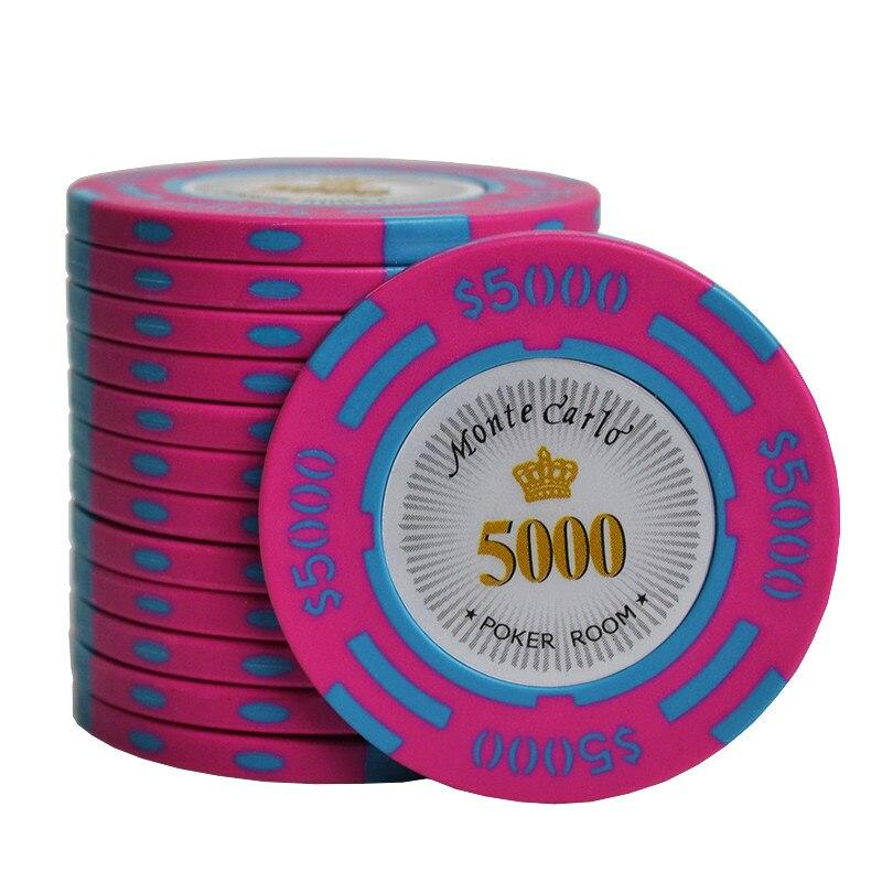 Une pile de jeton de poker monte carlo rose de valeur 5000.