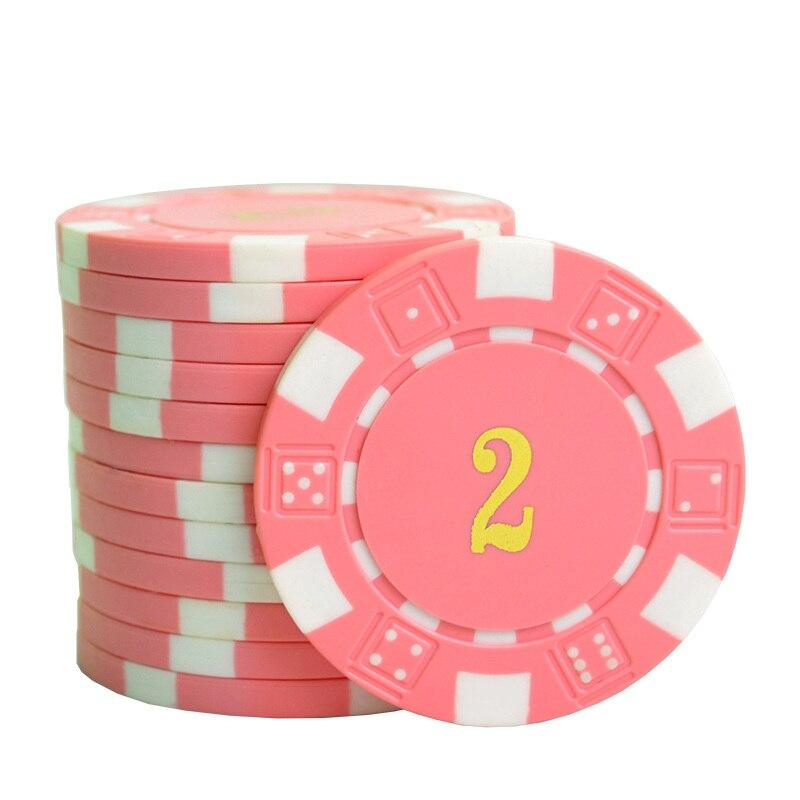 Le jeton de poker DICE marqué rose avec la valeur 2 inscrite en doré au centre.