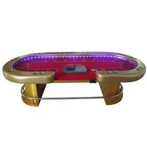 Une table de poker pro avec un tapis central rouge et une armature dorée.