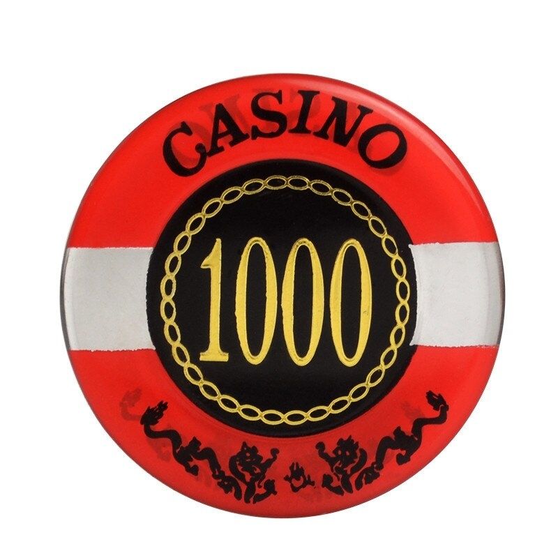 Le jeton de poker transparent rouge de valeur 1000.